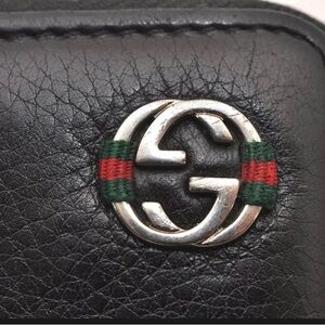 Authentic Gucci woman’s wallet A couple small nicks here and there